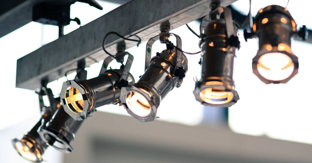 Meble na sufitowych torach: mobilne ściany, regały i ogrody wiszące, które zmieniają układ mieszkania w 60 sekund