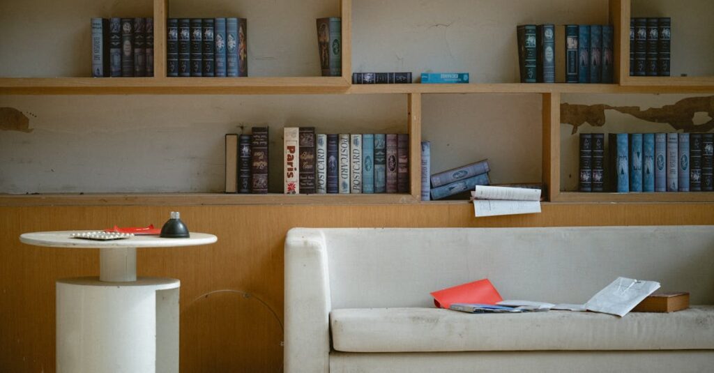 Regał, który grzeje i chłodzi: meble termiczne z gliny i soli fazowej (24 V, bez hałasu)